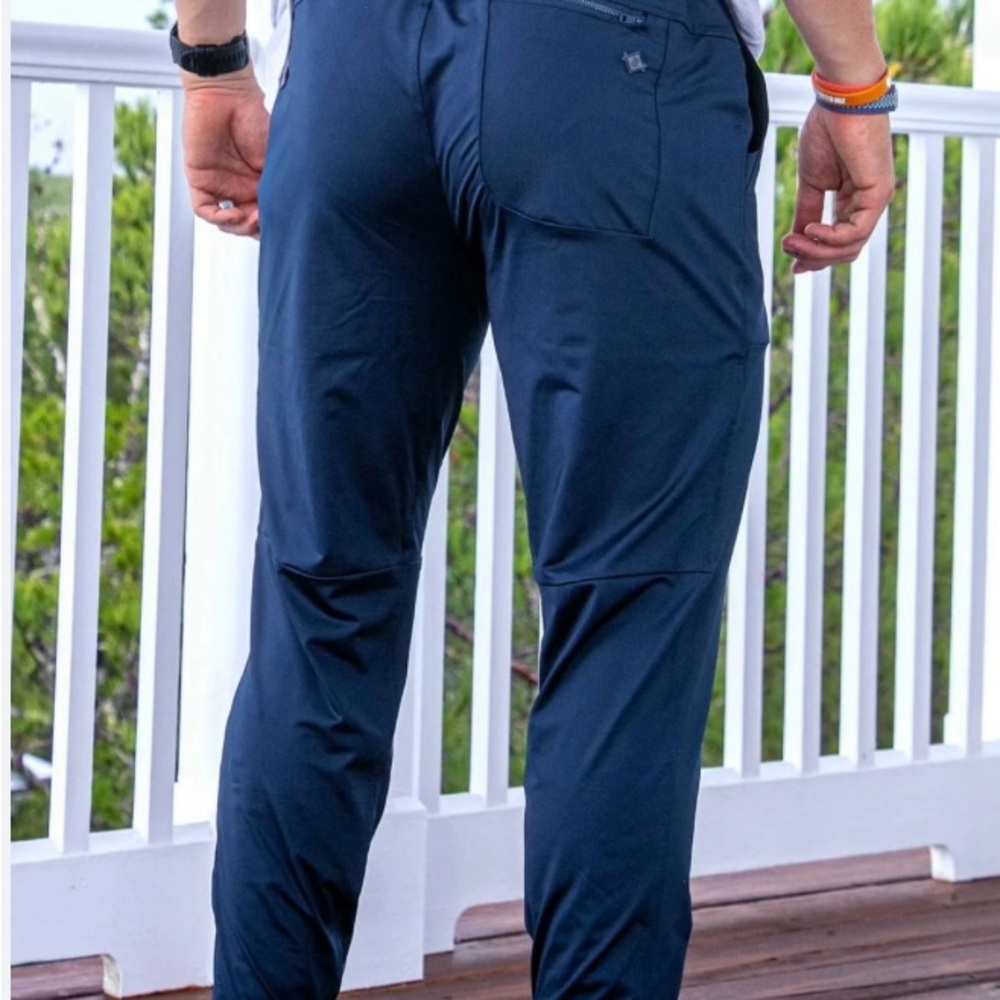 BURLEBO PERFORMAMCE JOGGERS with Relaxed Fit and Smooth Fabric
